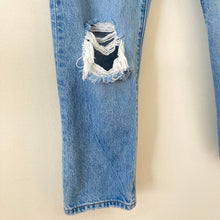 Load image into Gallery viewer, Distressed Levi&#39;s 501 Jeans
