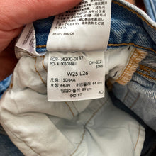 Load image into Gallery viewer, Distressed Levi&#39;s 501 Jeans
