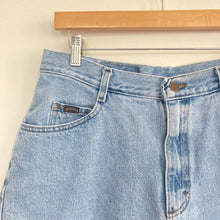 Load image into Gallery viewer, Vintage High Waisted Riders Jean Shorts
