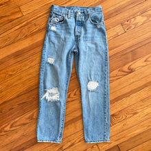 Load image into Gallery viewer, Distressed Levi&#39;s 501 Jeans
